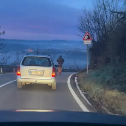 Шофьорка към тротинеткаджия: Нямаш място там с тая детска играчка!