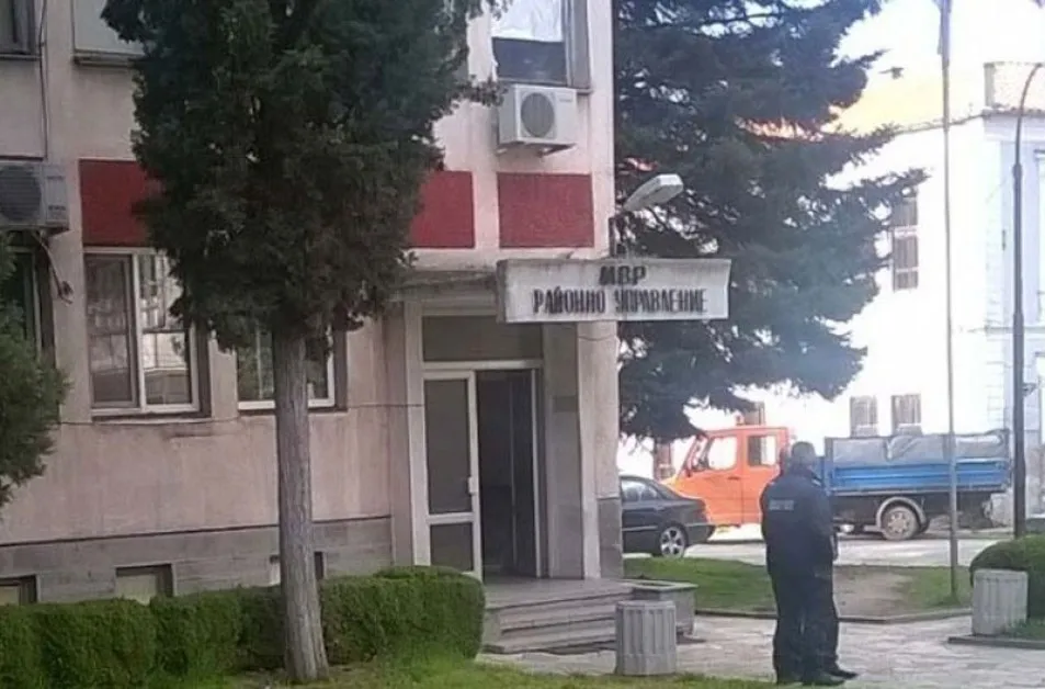 Непълнолетни излъгаха за бомба в полицейското управление в Харманли