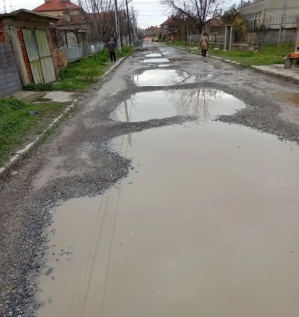 "Ни с кола, ни пеша!": Улица в Сливен заприлича на Седемте рилски езера