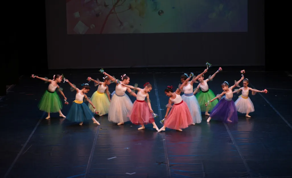 Танцово студио DS Magnifique кани на празнична Коледна гала вечер с два концерта