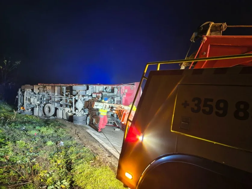 Тир се обърна на Хаинбоаз тази нощ СНИМКИ