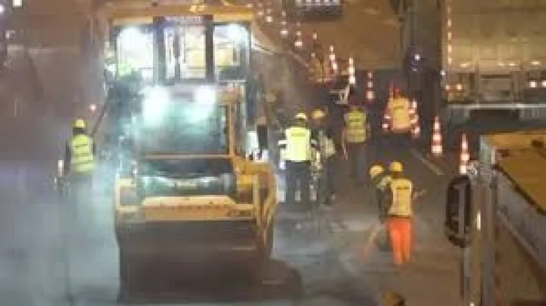 В Китай асфалтираха магистрала за 6 часа. В България за толкова време още „оглеждаме терена" ВИДЕО