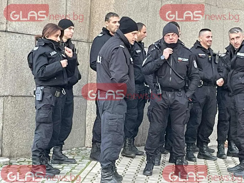Задържаха 20 души на протеста в София