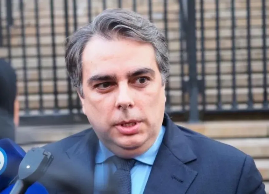 Асен Василев: Оставка веднага, Борисов да не чака Нова година