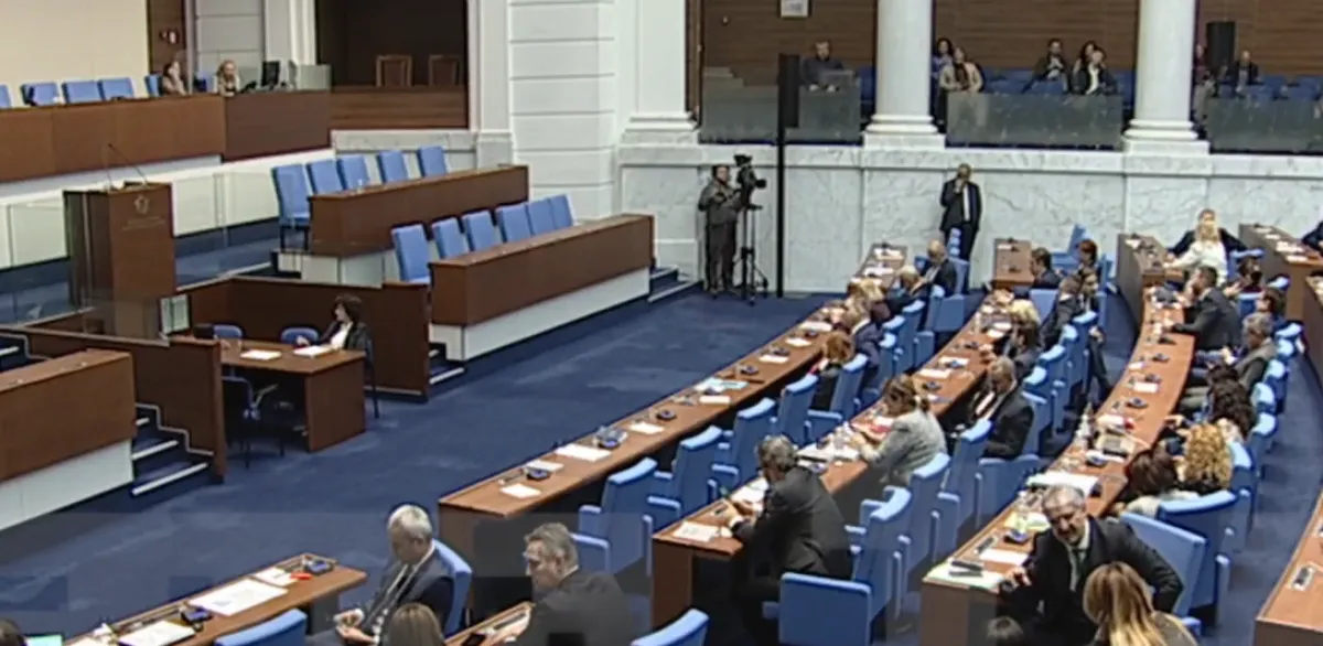 Депутатите гласуват шестия вот на недоверие към кабинета "Желязков"