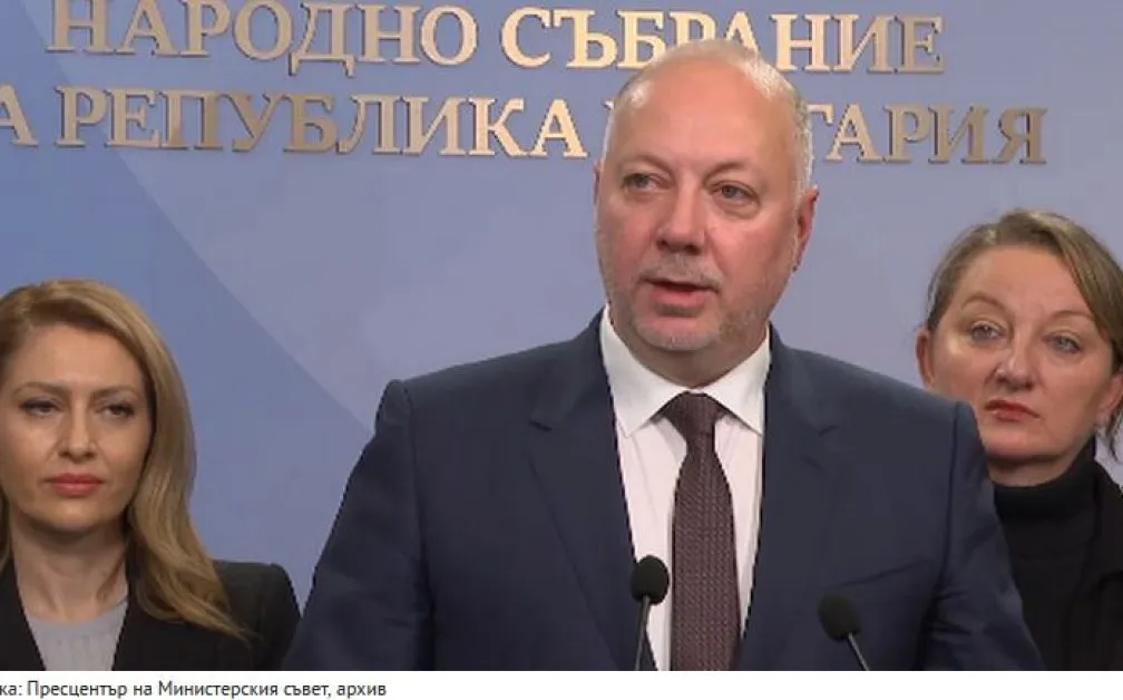 Кабинетът хвърли оставка!