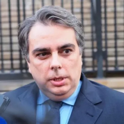 Асен Василев: Оставка веднага, Борисов да не чака Нова година