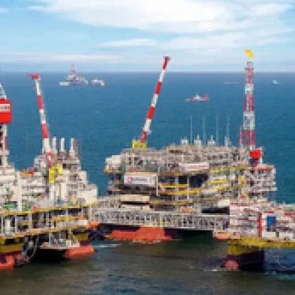 Украински дронове атакуваха нефтена платформа на Лукойл в находището Филановски