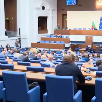 Депутатите разглеждат бюджетите на ДОО и НЗОК