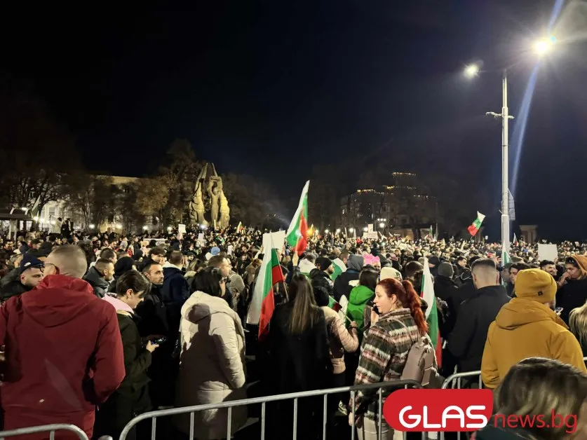 Задържаха мъж, запалил пиротехника по време на протеста в Пловдив