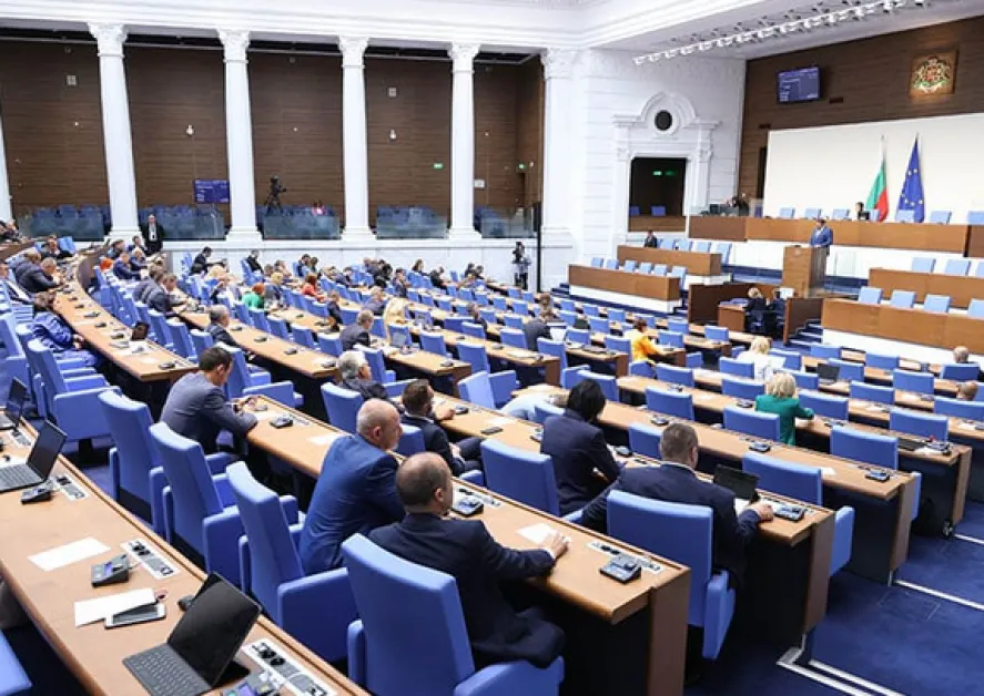 Депутатите официално гласуват оставката на правителството