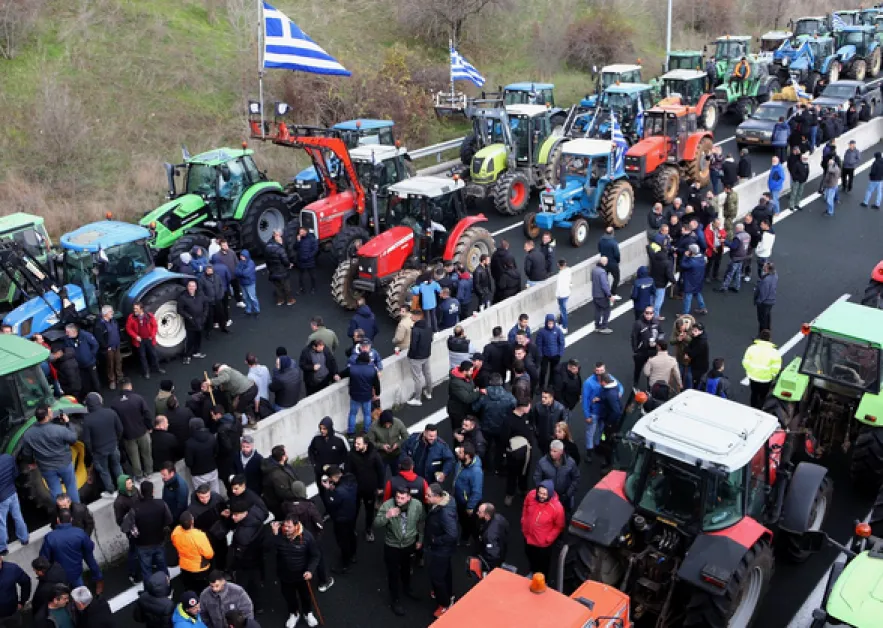 Девети ден блокада на „Промахон"
