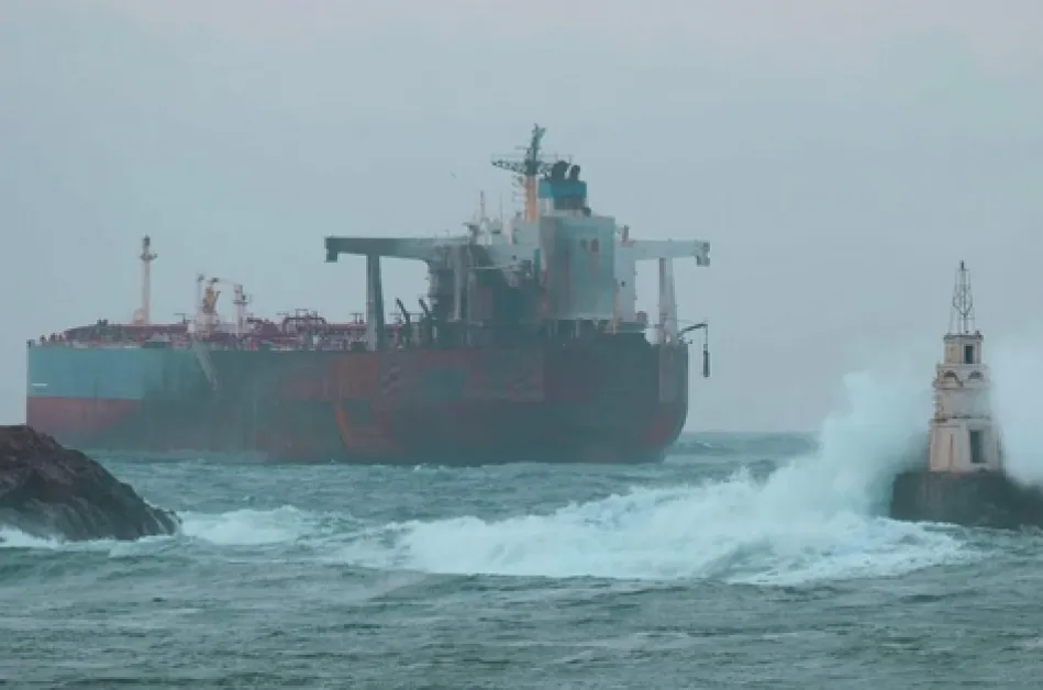 Кога ще бъде изтеглен танкерът "Кайрос"?