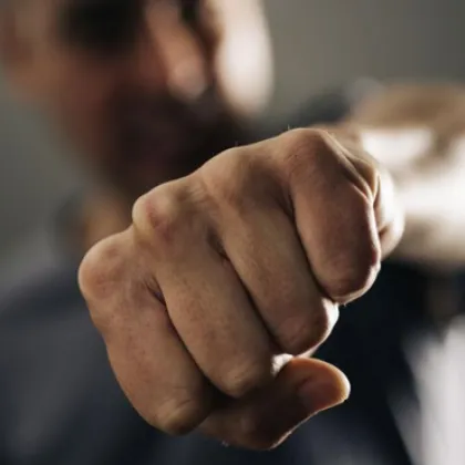 На сигнал за междусъседско сбиване в село Кърнаре реагирали снощи