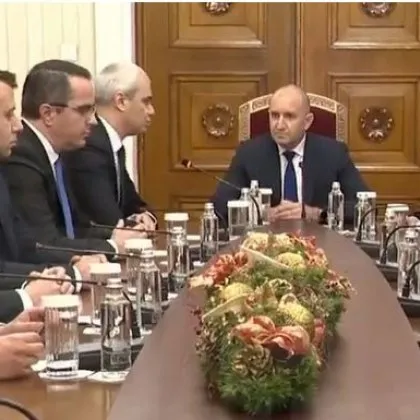 В изпълнение на Конституцията държавният глава Румен Радев ще започне