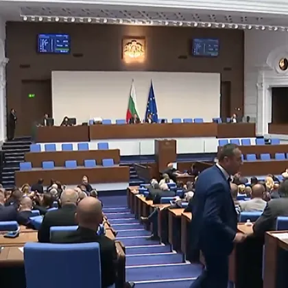 Парламентът прие оставката на кабинета „Желязков”
