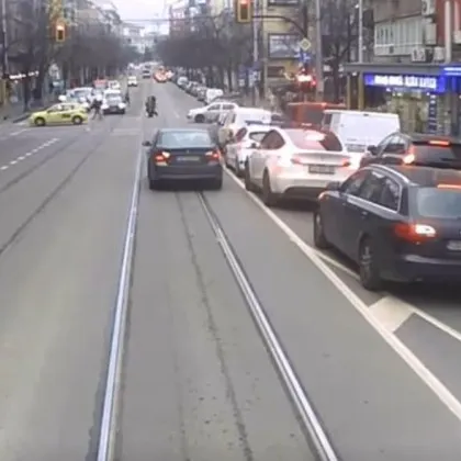 Куриозна случка се е разиграла този следобед в столицата съобщават