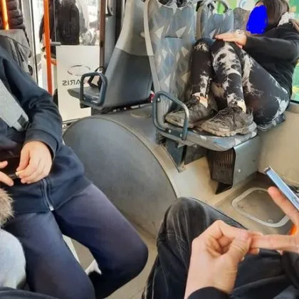 Снимка в социалните мрежи отново разпали дебат за възпитанието поведението