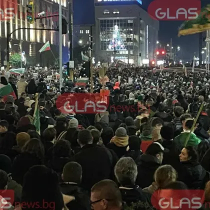 "Уолстрийт джърнъл" за България: Поколението Z за първи път сваля европейско правителство