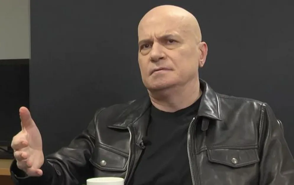 Слави Трифонов отговори на Мирчев, поздрави младите с песен ВИДЕО