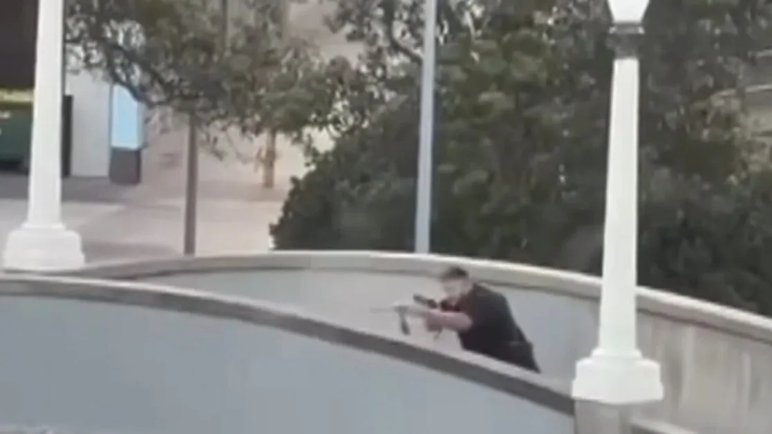 12 са убитите при стрелбата на австралийския плаж, ВИДЕА (18+) показват нападателите