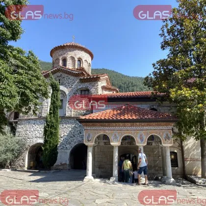 Намесиха Бачковският манастир в интернет измама