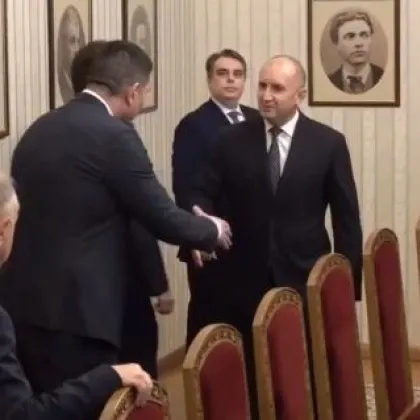 Президентът Румен Радев провежда консултации на Дондуков 2 с представители на парламентарната