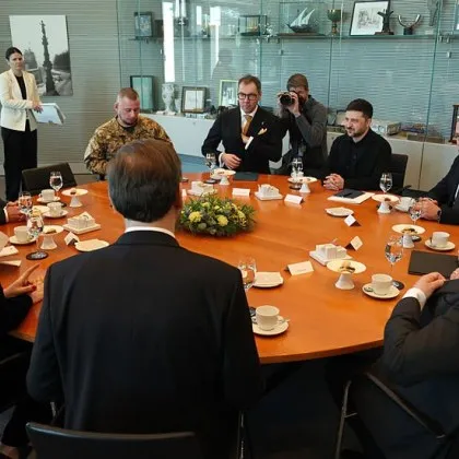 Приключиха разговорите между Зеленски и американската делегация в Берлин