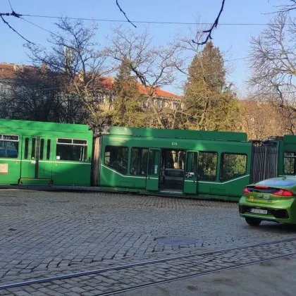 Инцидент затруднява движението в столицата алармират граждани Трамвай е дерайлирал на