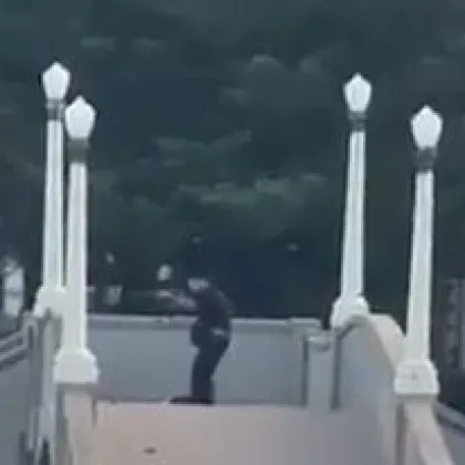 Втори герой в масовата стрелба в Бонди Бийч, мъж изритал оръжието на стрелеца ВИДЕО