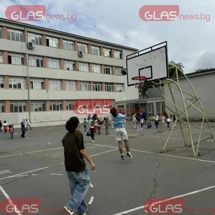 Директорът на 138 о средно училище Проф Васил Златарски в София