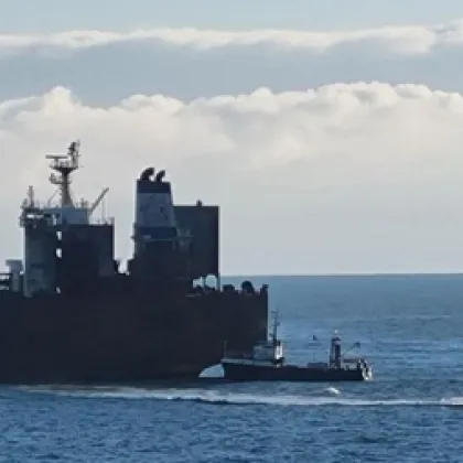 Успешно завърши операцията по изтеглянето на 276 метровия танкер Кайрос в