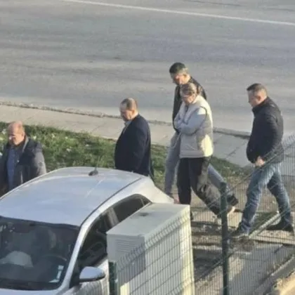 Разледващите влязоха в болница "Селена", изведоха ръководители