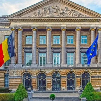 Замразяват за 4 г. заплатите на депутатите, ето колко ще прибират