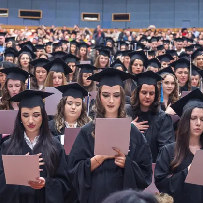 239 професионални бакалаври от Випуск 2025 на Медицински колеж Йорданка