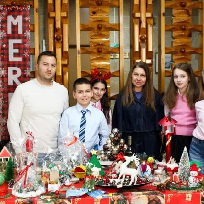 Коледен благотворителен базар в Съдебната палата в Пловдив на ученици от ОУ &bdquo;Княз Александър I"