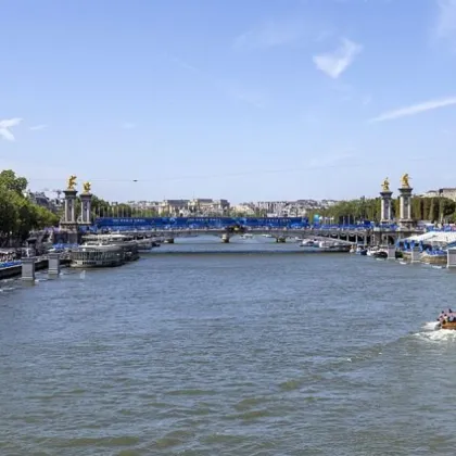 Намериха тяло на мъж в река Сена