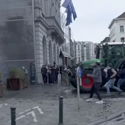 Протестиращи фермери блокираха центъра на Брюксел, стигна се до сблъсъци с полицията ВИДЕО