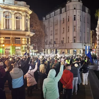 С изпълнение на българския химн приключи протестът срещу управляващите в