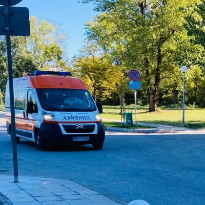 Шофьор на тролейбус движещ се в централната част на Варна