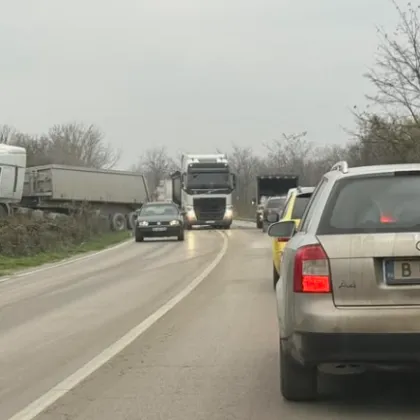 Камион и кола са се блъснали край Варна Инцидентът е