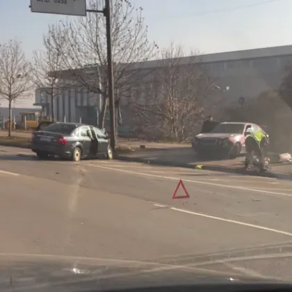 Катастрофа с три автомобила стана в София днес Колите са