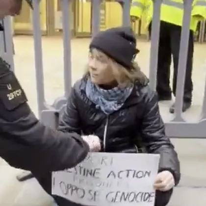 Арестуваха Грета Тунберг в Лондон