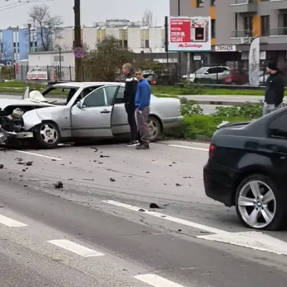 Сутрешно: Две коли се блъснаха във Варна СНИМКИ