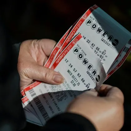 Джакпотът в американската лотария Powerball достигна 1 7 милиарда долара преди коледното