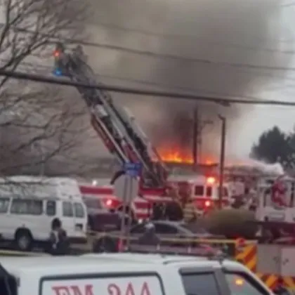 Двама души загинаха при две последователни експлозии последвани от пожар