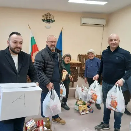 Младежите от Интеракт и Ротаракт с мащабна благотворителна кампания &bdquo;Купи и дари" в Община Марица