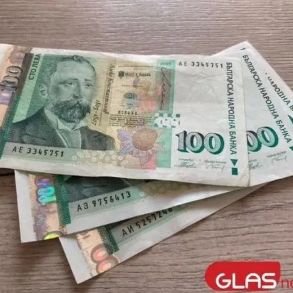 Около 30 000 лева се самозапалиха и изгоряха в касата