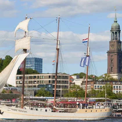 Пожар избухна на кораб-музей в Хамбург