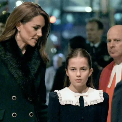Кейт Мидълтън и принцеса Шарлот с трогателен коледен дует ВИДЕО